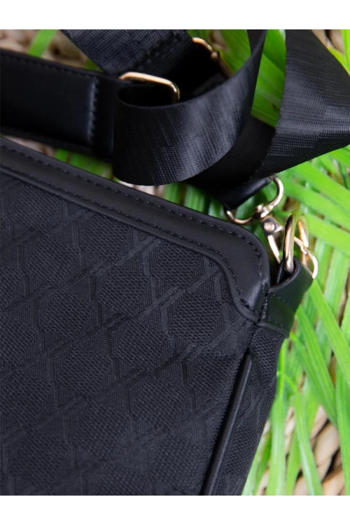 حقيبة مزينه بميدالية