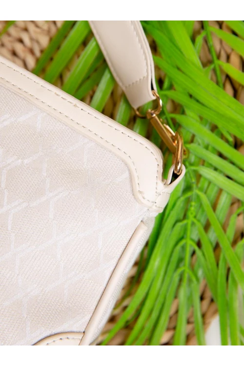 حقيبة مزينه بميدالية