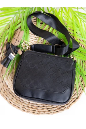 حقيبة مزينه بميدالية