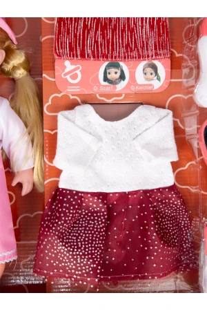 لعبة دمية ومستلزماتها