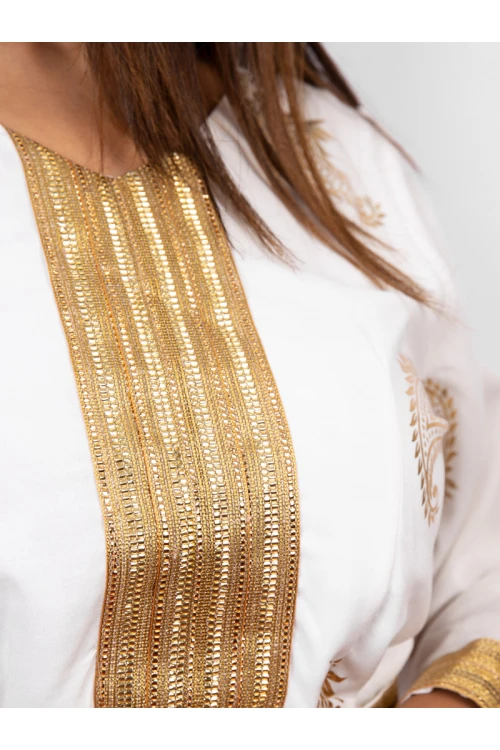 جلابيات يوم التأسيس بكلفة وطبعة ذهبية