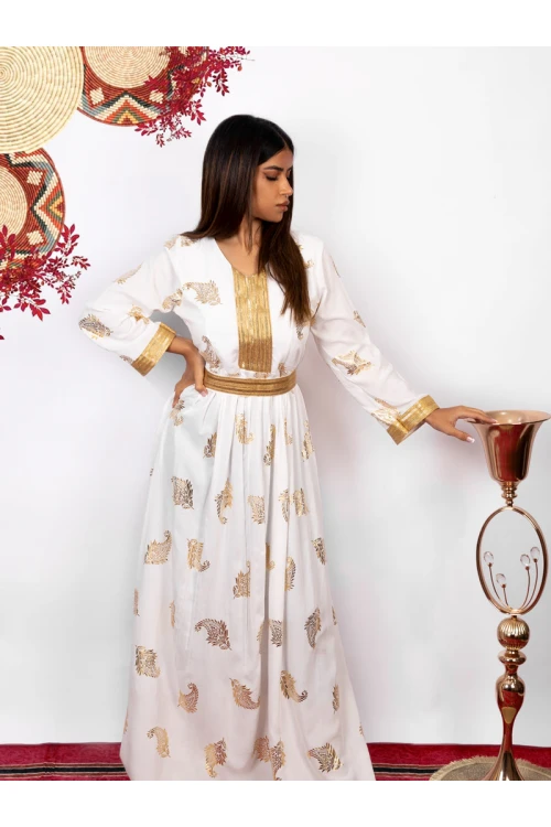 جلابيات يوم التأسيس بكلفة وطبعة ذهبية