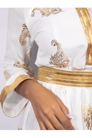 جلابيات يوم التأسيس بكلفة وطبعة ذهبية