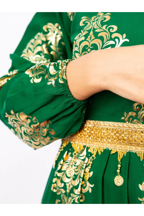 جلابيات يوم التأسيس بنقشات ذهبية