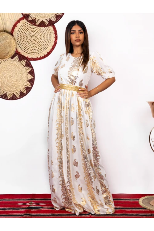 جلابيات يوم التأسيس بقصة أكمام قصيرة ونقشات ذهبية