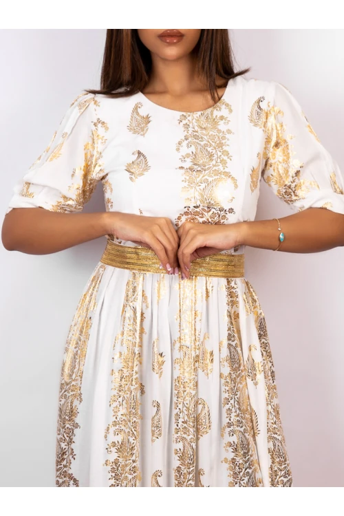 جلابيات يوم التأسيس بقصة أكمام قصيرة ونقشات ذهبية