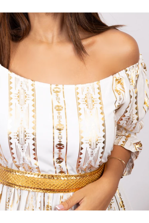 فستان يوم التأسيس منسدل الأكتاف وبحزام للخصر