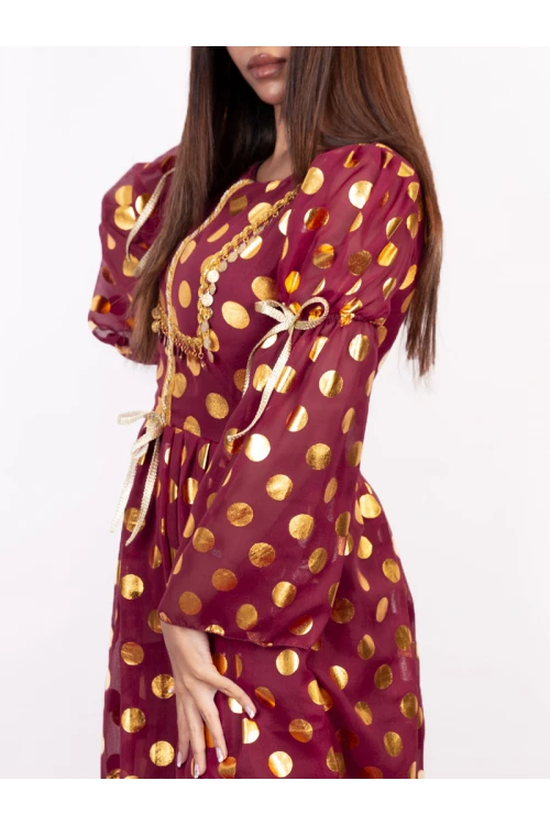 جلابية يوم التأسيس مزمومة الخصر بطبعات ذهبية