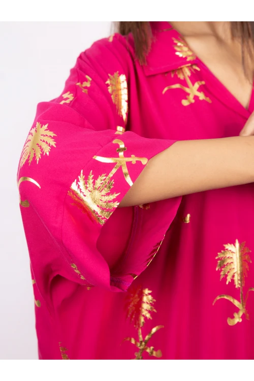 جلابية بقصة البشت مزينه بطبعة سفيين ونخلة