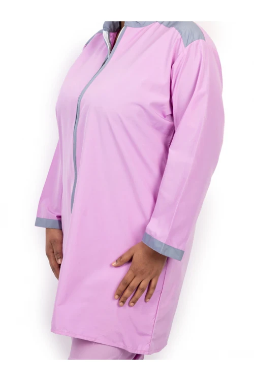 زي عاملات يتميز بسحاب واكمام طويلة مع جيوب أمامية