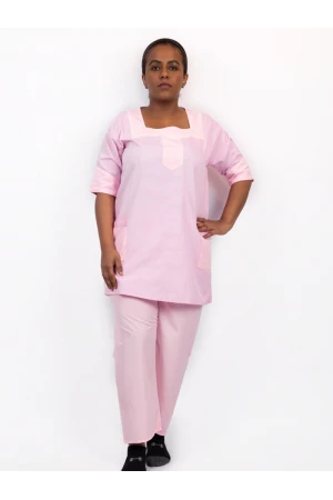 زي عاملات مخطط يتميز بسحاب واكمام قصيرة مع جيوب أمامية