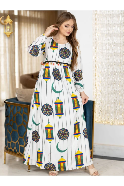 جلابية رمضانية نسائية تتميز بأكمام  طويلة مزينة برسومات رمضانية