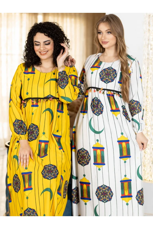 جلابية رمضانية نسائية تتميز بأكمام  طويلة مزينة برسومات رمضانية