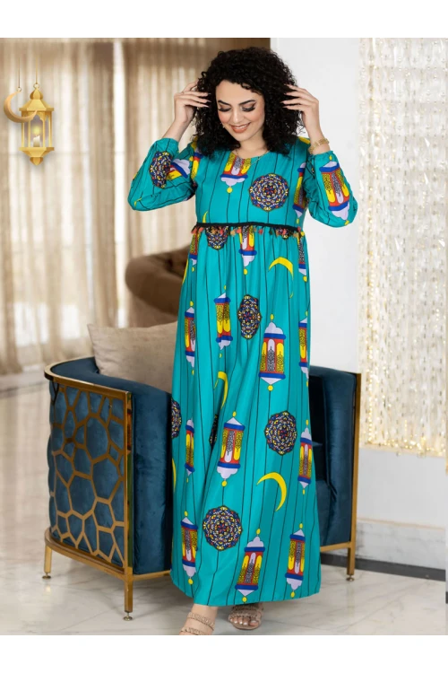 جلابية رمضانية نسائية تتميز بأكمام  طويلة مزينة برسومات رمضانية