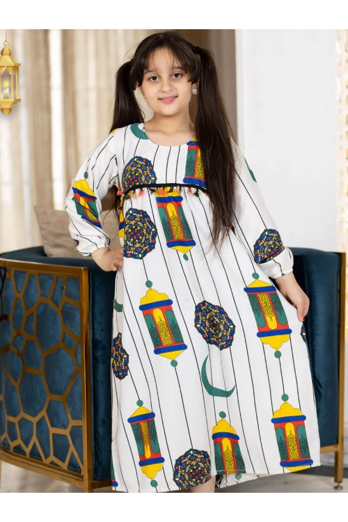 جلابية رمضانية بناتي تتميز بأكمام  طويلة مزينة برسومات رمضانية