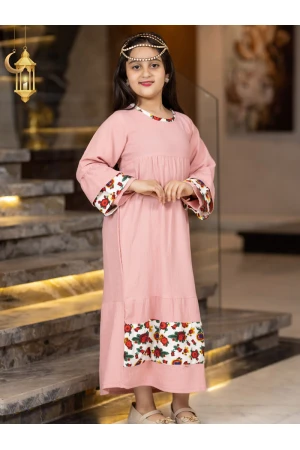 جلابية رمضانية بناتي تتميز بأكمام طويلة واطراف مزينة بالزهور