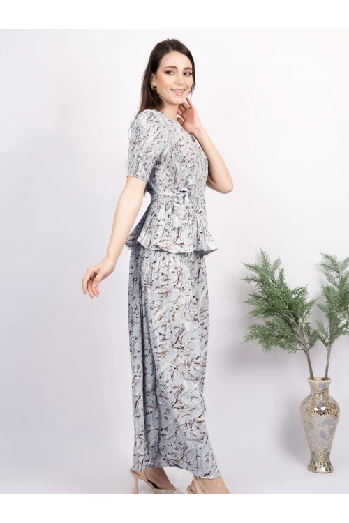 طقم بلوزة مشجرة بأكمام قصيرة وبنطلون مشجر واسع