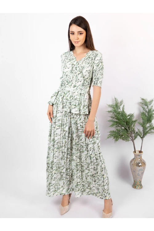 طقم بلوزة مشجرة بأكمام قصيرة وبنطلون مشجر واسع