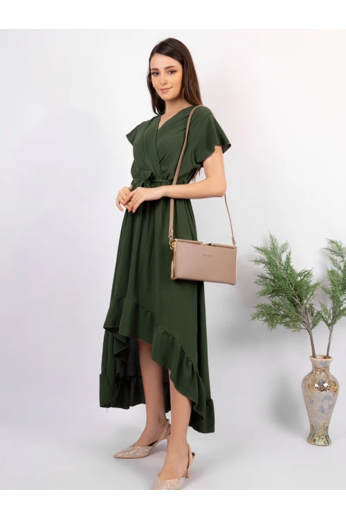 فستان سادة طويل من الخلف وقصير من الامام بأكمام قصيرة وحزام على الخصر