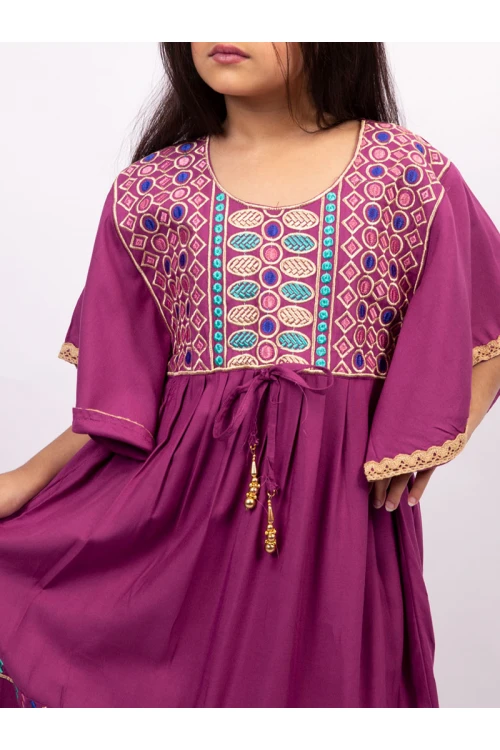 جلابية فريدة بنقش مميز