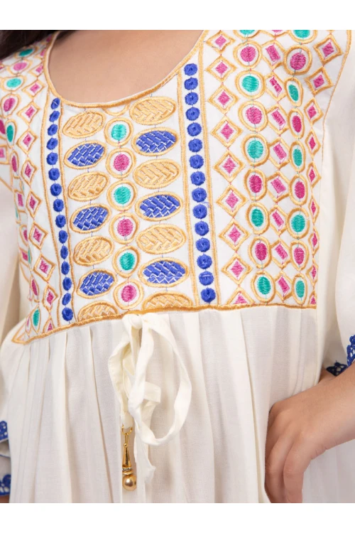 جلابية فريدة بنقش مميز