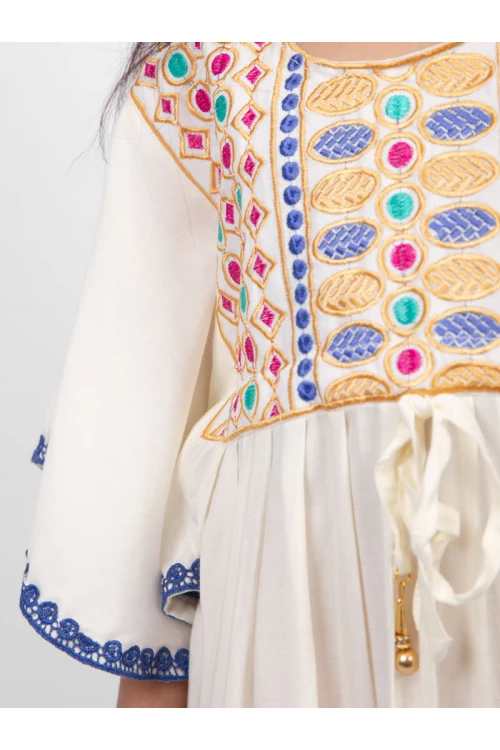 جلابية فريدة بنقش مميز