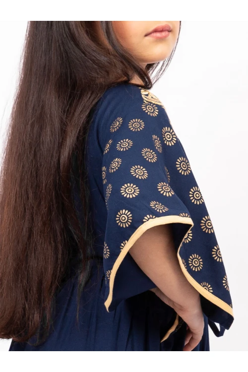 جلابية بتطريز ذهبي