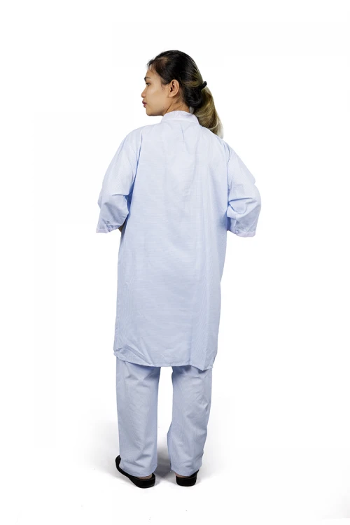 زي عاملات بياقة عالية و سحاب مع جيب