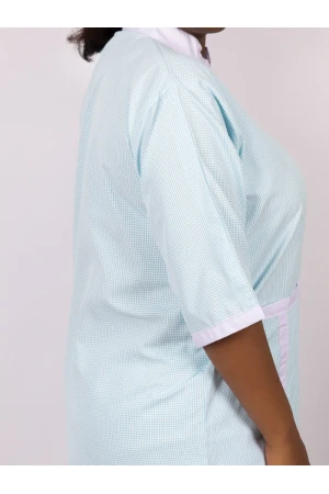 زي عاملات بياقة عالية و سحاب مع جيب