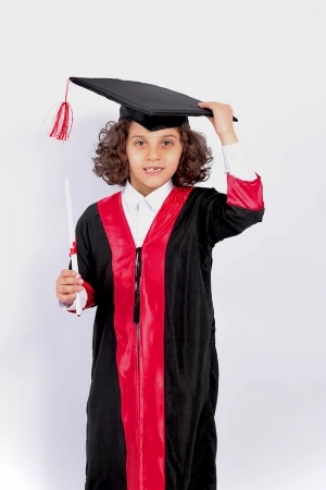 زي تخرج اطفال اطراف حمراء روب مع قبعة