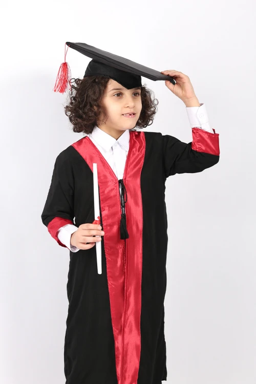 زي تخرج اطفال اطراف حمراء روب مع قبعة