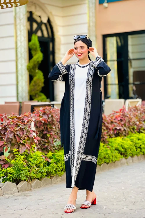 طقم نسائي قطعتين اكمام طولة و اطراف مزخرفة