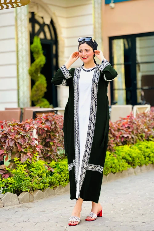 طقم نسائي قطعتين اكمام طولة و اطراف مزخرفة