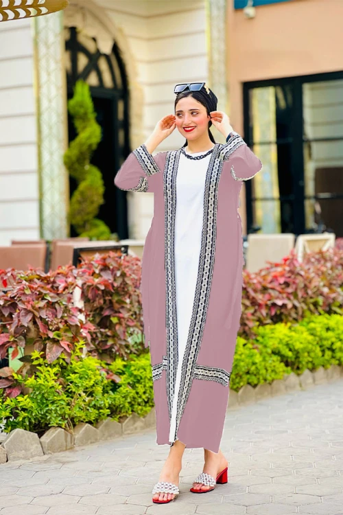 طقم نسائي قطعتين اكمام طولة و اطراف مزخرفة