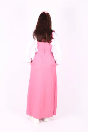 مريول فقط قصة مثلثة وفتحات من الجوانب 