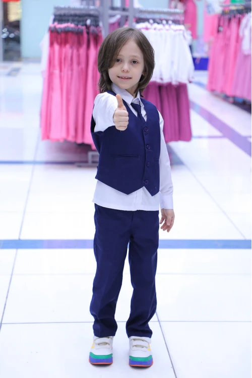 طقم بدلة روضة 5 قطع لون كحلي بقميص ابيض