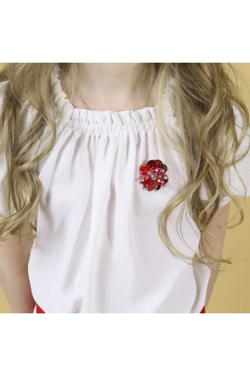 بنطلون برمودا مع بلوزة باكمام منفوخة