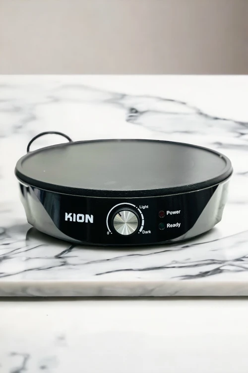 صانعة الكريب الكهربائية كيون 1000 واط مع ملحقات اضافية مفرشة خشبية و زعنفة خشبية