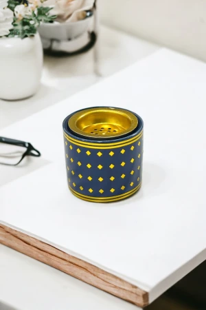 مبخرة سيراميك صغيرة انيقة باللون الكحلي مزخرفة بنقاط باللون الذهبي