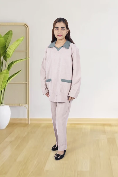 زي عاملة شتوي قطعتين بجيوب وياقة و أكمام طويلة