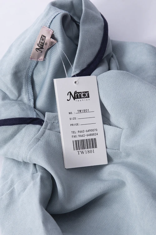 زي عاملة قطعتين أكمام طويلة بجيوب بفيونكة و ياقة و أزرار أمامية