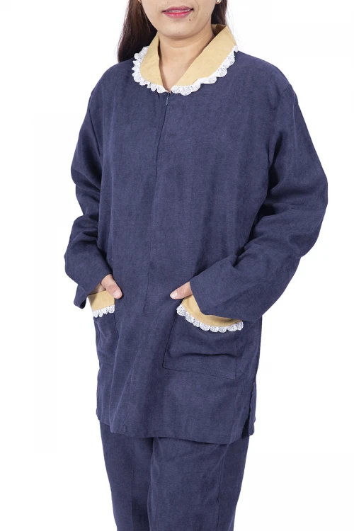 زي عاملة قطعتين بجيوب و ازرارأمامية وياقة بأطراف دانتيل