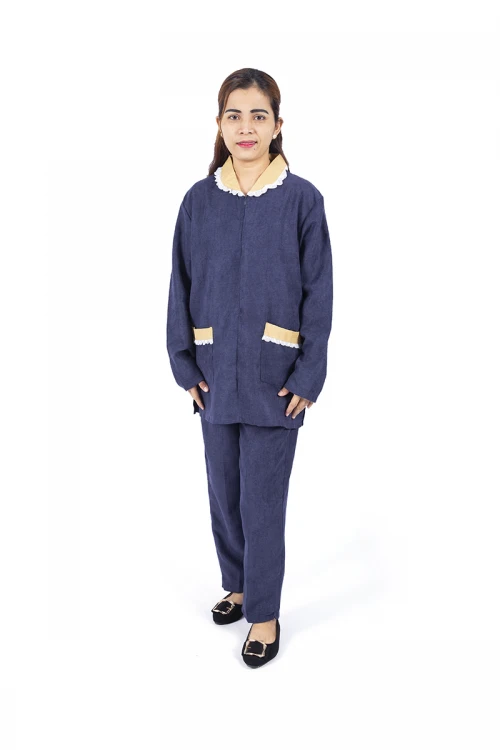 زي عاملة قطعتين بجيوب و ازرارأمامية وياقة بأطراف دانتيل