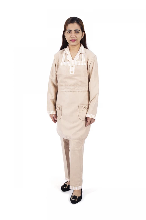 زي عاملة 3 قطع بجيوب و ازرارأمامية وياقة و أكمام بأطراف كاروهات