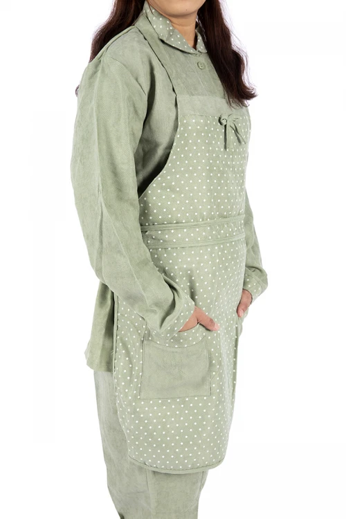 زي عاملة 3 قطع منقط بجيوب و ياقة بازرارأمامية