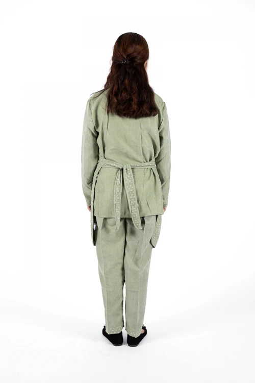 زي عاملة 3 قطع منقط بجيوب و ياقة بازرارأمامية