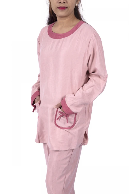 زي عاملة شتوي  قطعتين أكمام طويلة  بجيوب فيونكة و ياقة دائرية