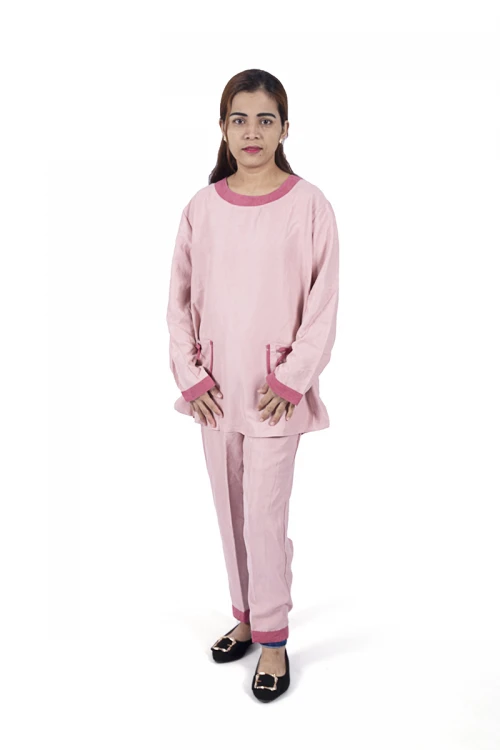 زي عاملة شتوي  قطعتين أكمام طويلة  بجيوب فيونكة و ياقة دائرية