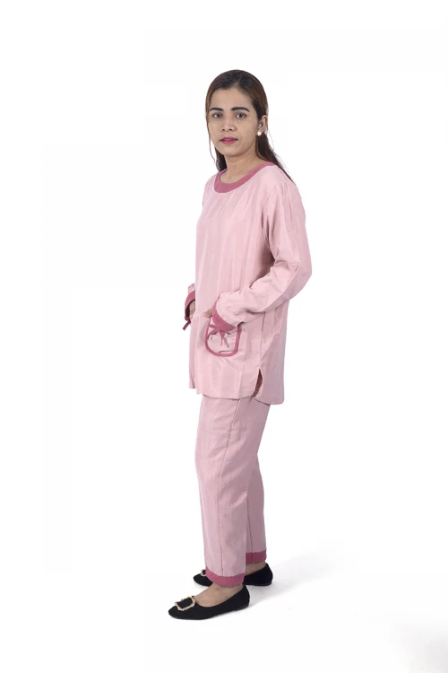 زي عاملة شتوي  قطعتين أكمام طويلة  بجيوب فيونكة و ياقة دائرية