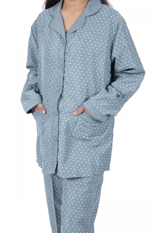 زي عاملة قطعتين منقط أكمام طويلة  بجيوب و ياقة بأزرار امامية